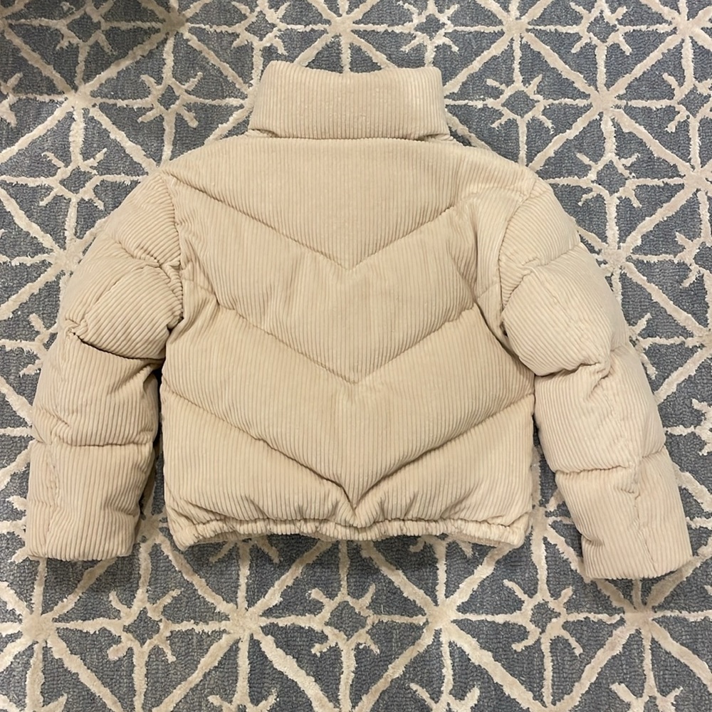 Aritzia: The Cloud Puff - Picture 2 of 2